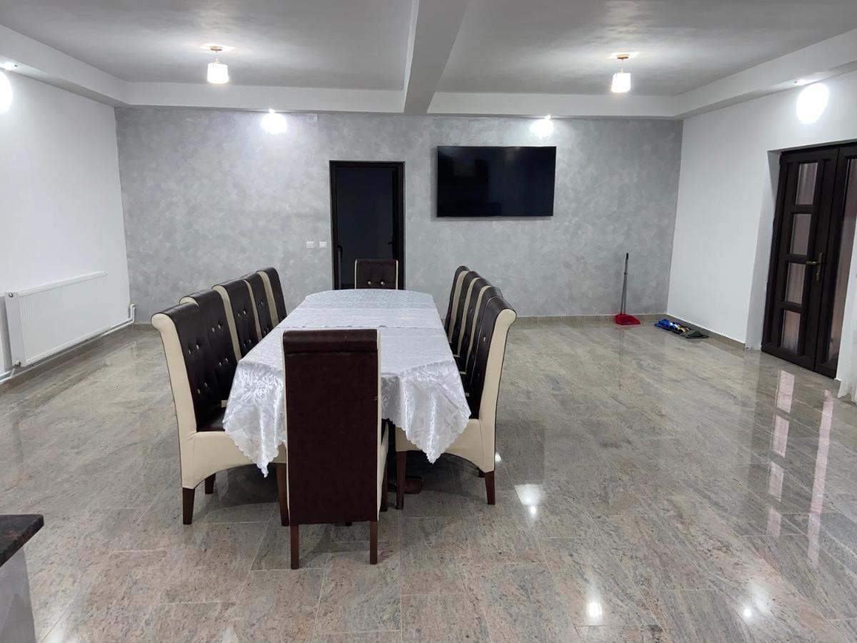 Pensiunea Casa Deny Novaci-Straini Luaran gambar