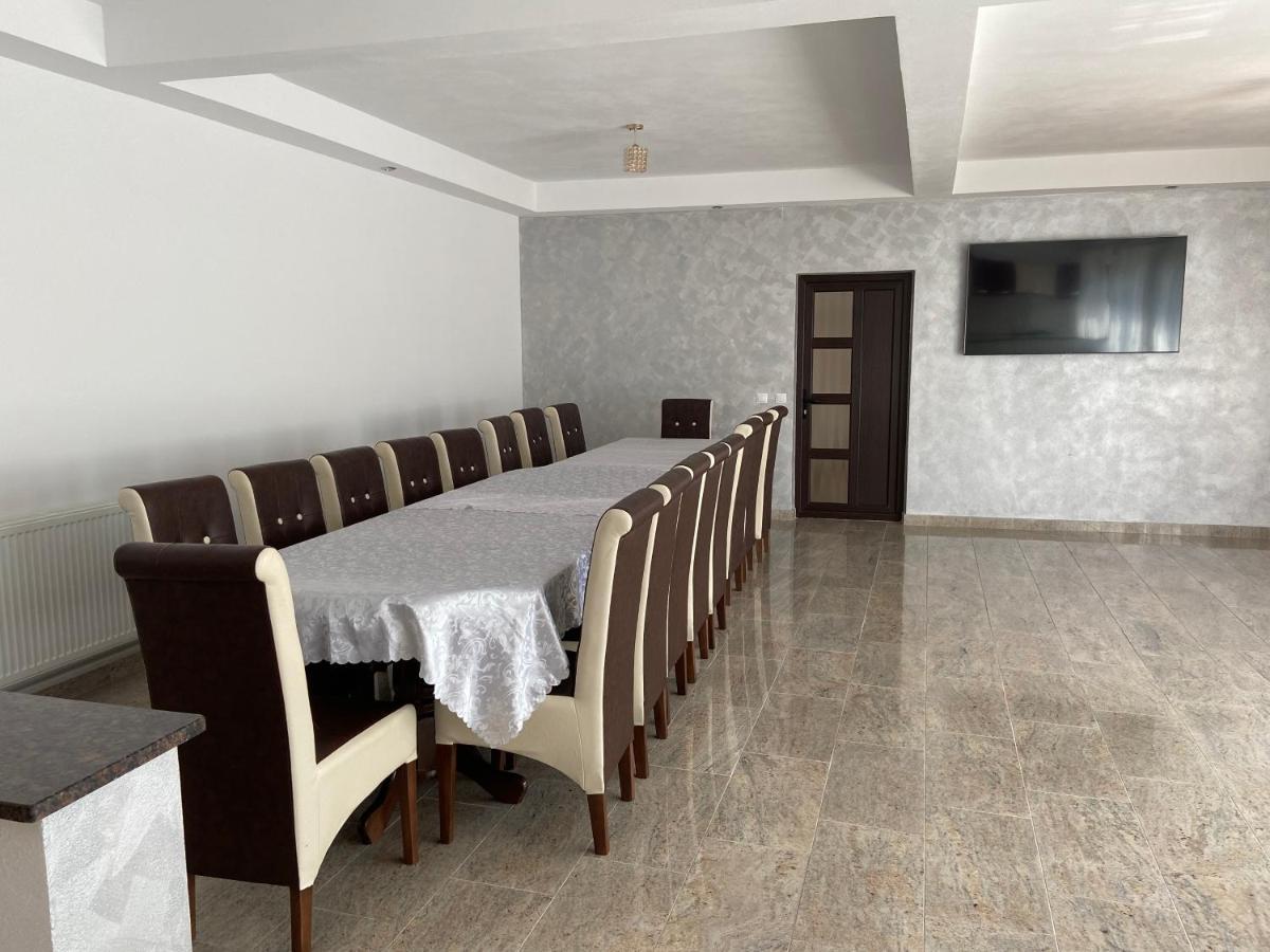 Pensiunea Casa Deny Novaci-Straini Luaran gambar
