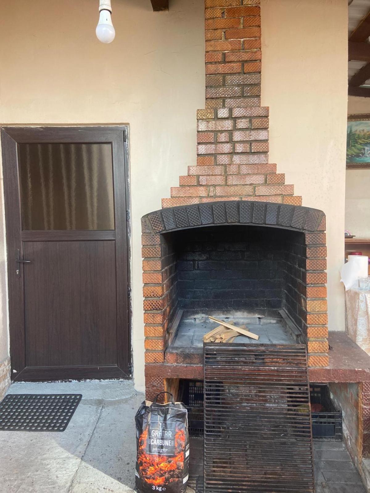 Pensiunea Casa Deny Novaci-Straini Luaran gambar