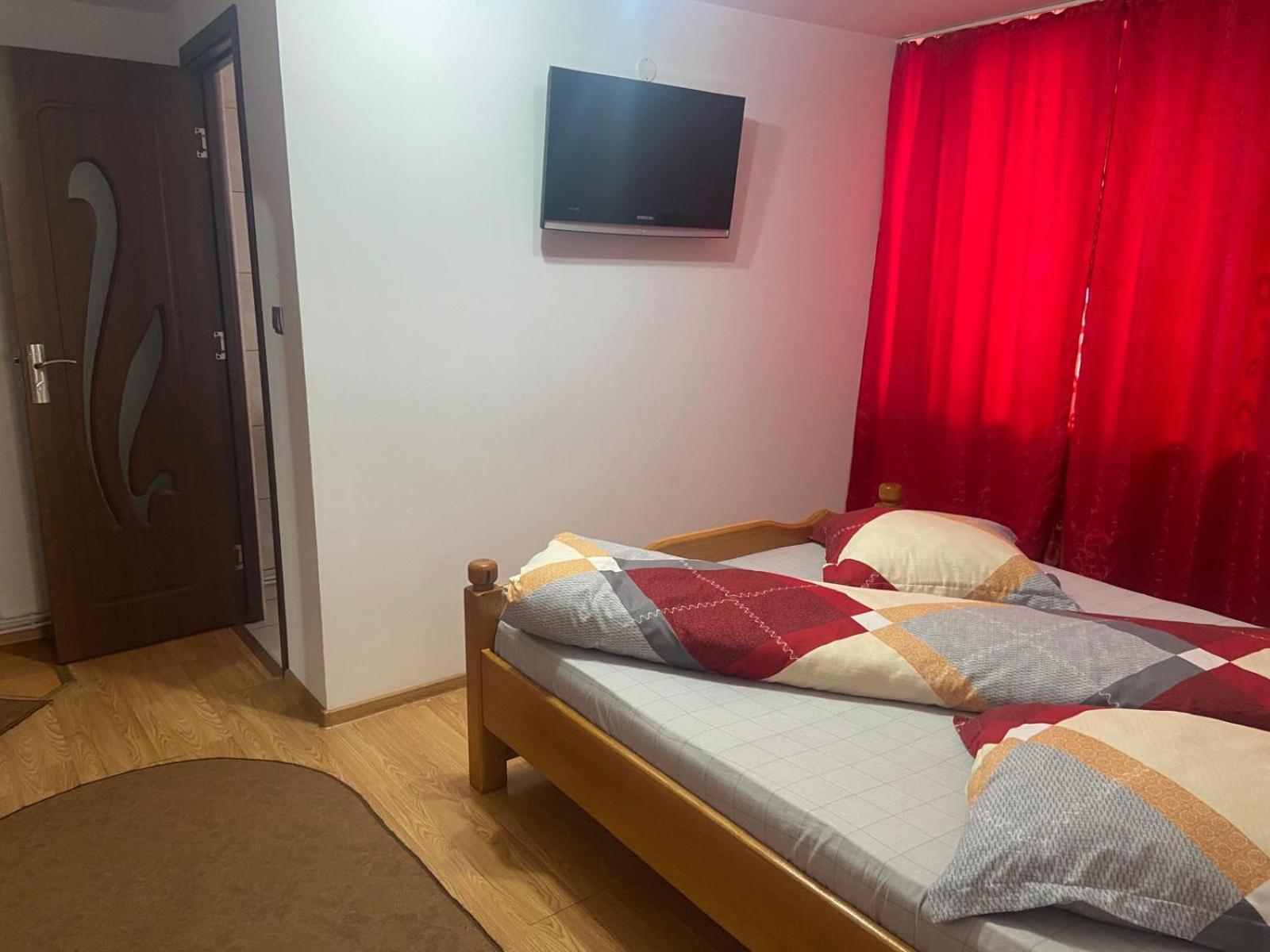 Pensiunea Casa Deny Novaci-Straini Luaran gambar