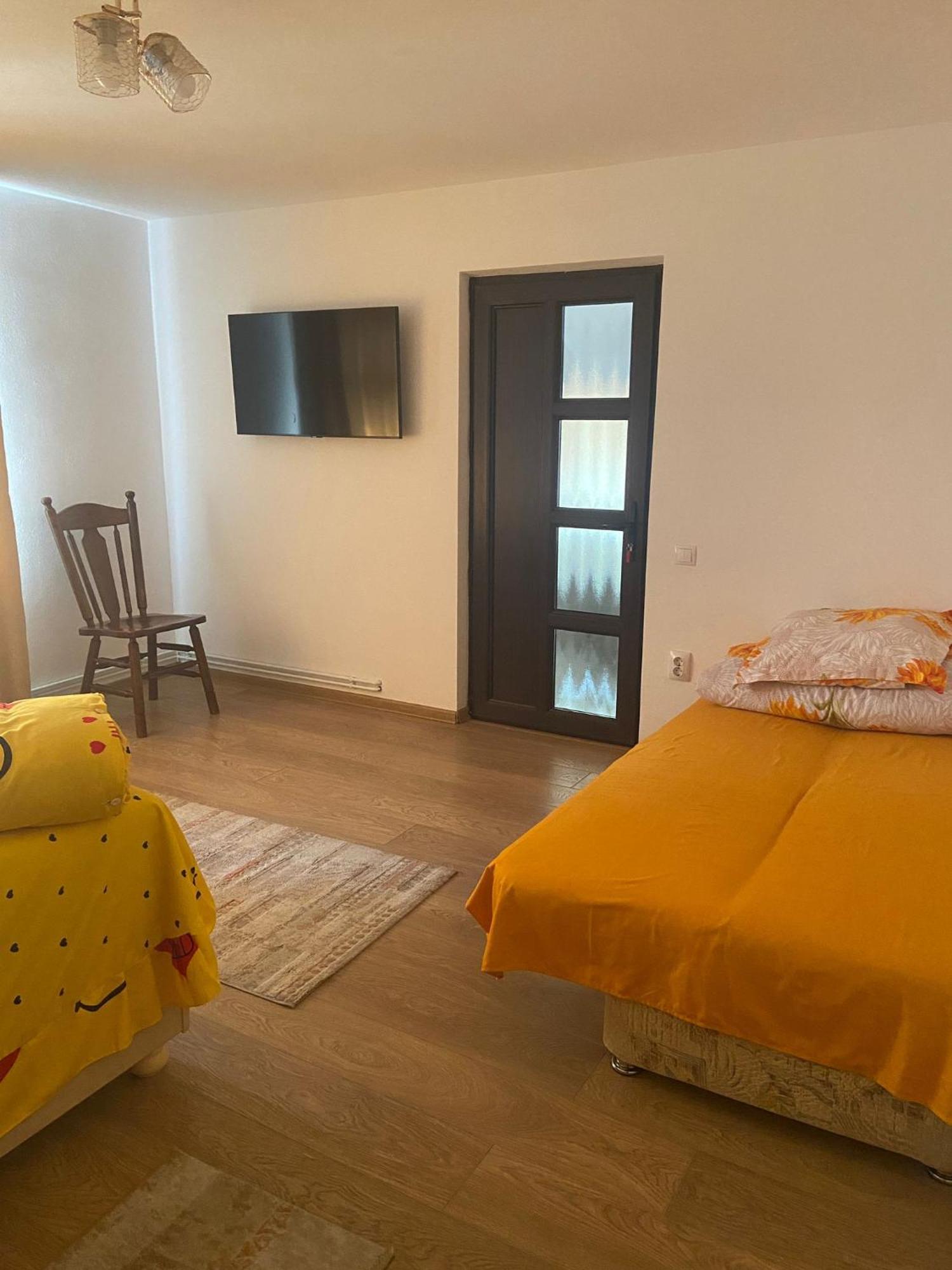 Pensiunea Casa Deny Novaci-Straini Luaran gambar