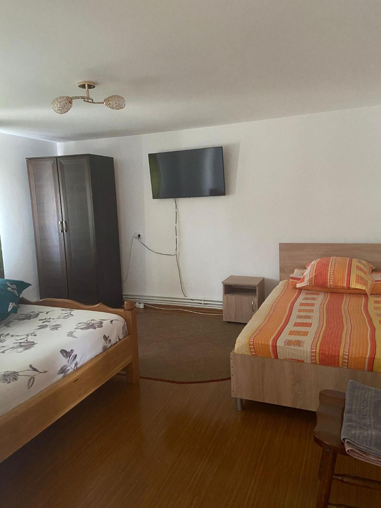 Pensiunea Casa Deny Novaci-Straini Luaran gambar